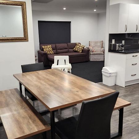 Oaktree Entire Holiday Home, Sleeps 8 To12 Rotorua Kültér fotó